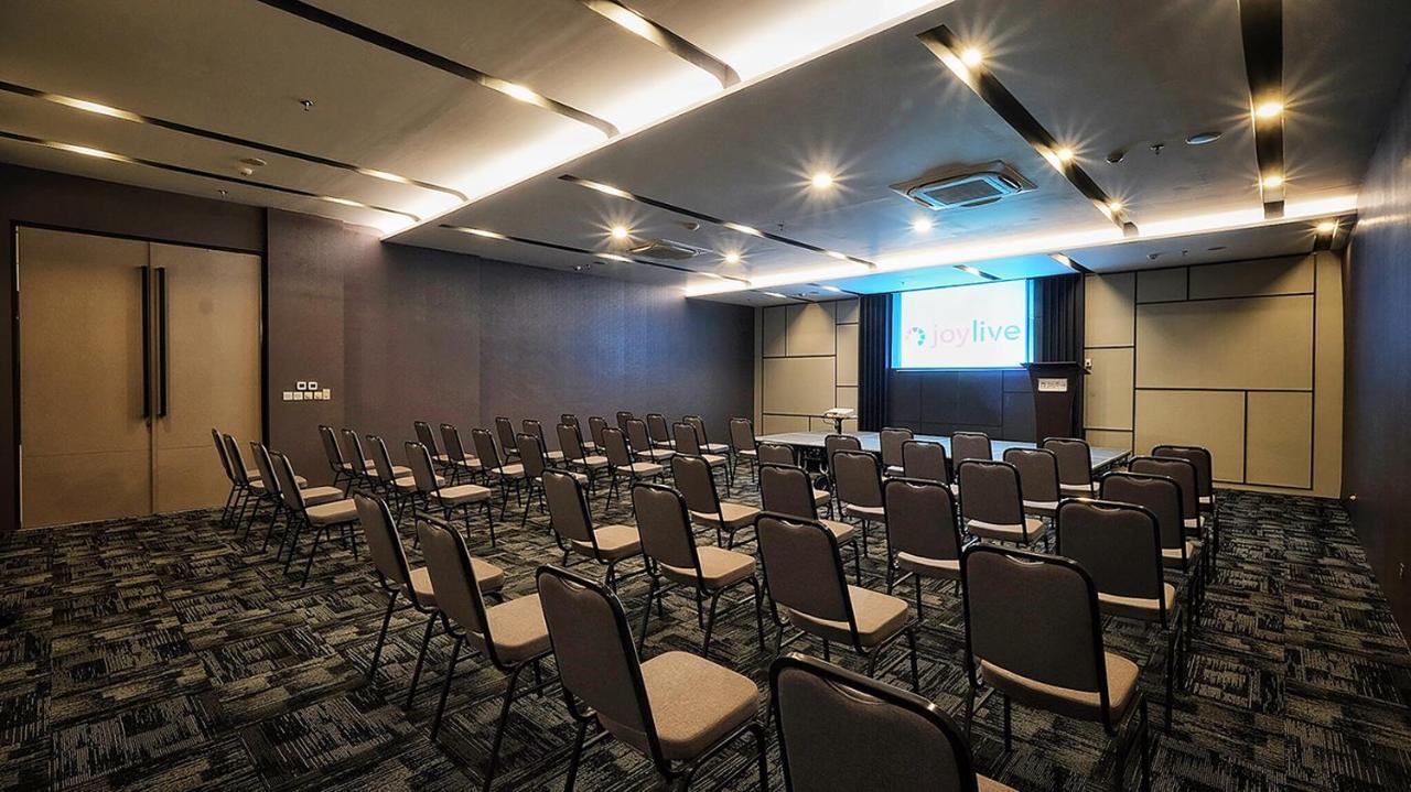 Joylive Bsd City Tangerang Exteriör bild